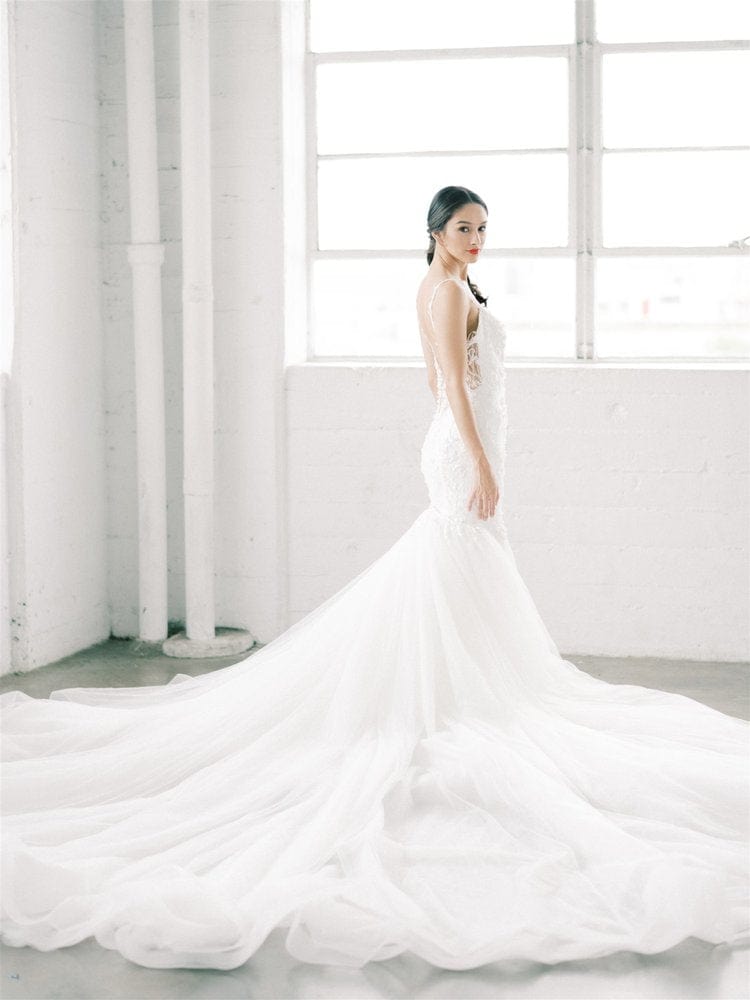 http://www.jinzabridal.com/cdn/shop/files/jinza-bridal-lace-tulle-mermaid-wedding-dress-with-detachable-skirt-long-train-white-43306600857873.jpg?v=1696149008