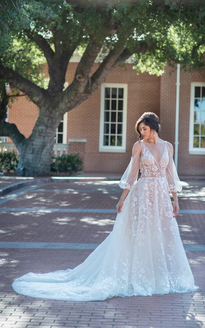 Tulle Slim A-Line Spaghetti Strap Wedding Dress Long Sleeves