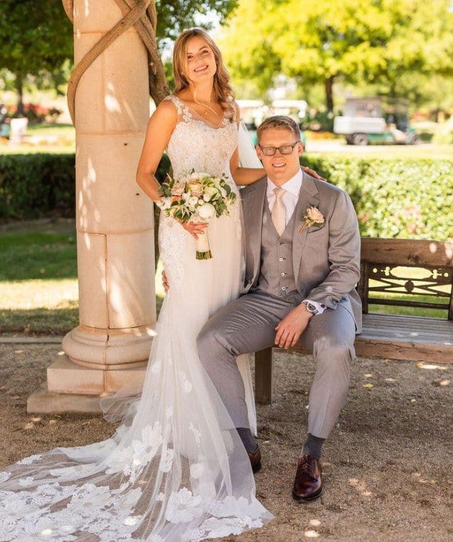 Modern Floral Lace Backless Fitted Wedding Dress With Train